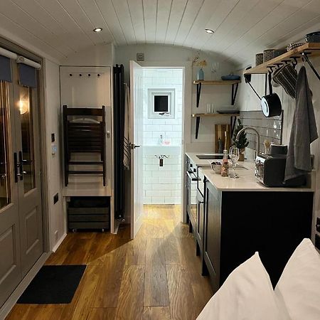 Luxury Shepherds Hut - The Sweet Pea By The Lake York Exterior foto